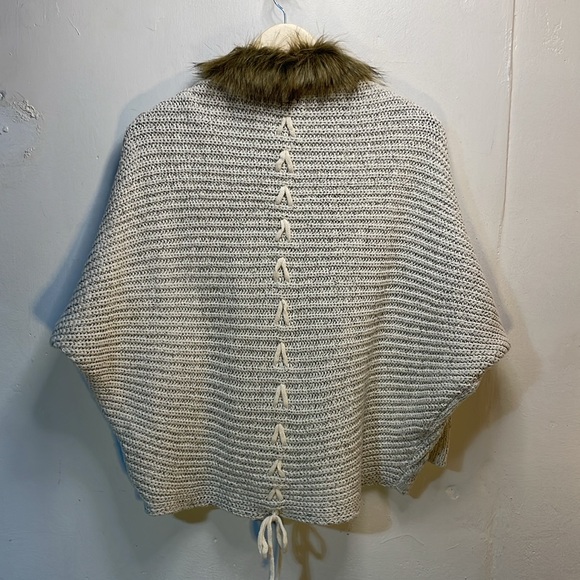 Anthropologie/Northern Angle Raglan Sleeve Fur Accent Sweater  -L- #0045 - Picture 2 of 10